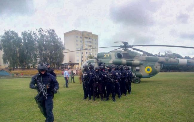 Що відбувається? На виборчий округ Пашинського направили вертоліт з поліцейським спецназом!
