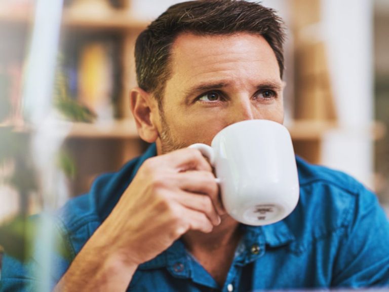 Пити каву на порожній шлунок не можна — і ось чому!