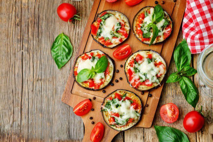 Не страва, а диво якесь! Міні-піца з баклажанів — мінімум інгредієнтів, просто і швидко!
