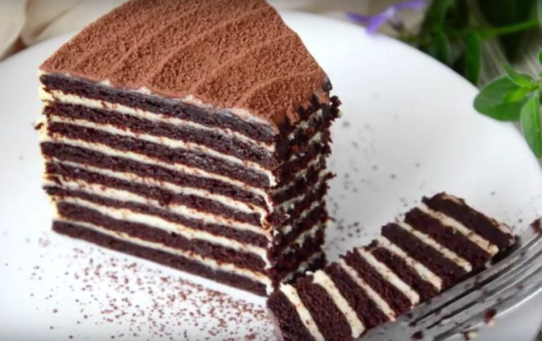 Деякі секрети приготування торту “Спартак”! Десерт з шоколадно-медовими коржами і ніжним заварним кремом!
