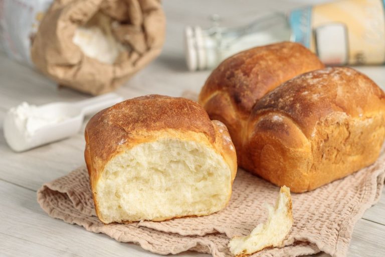 Дуже простий рецепт молочного хліба! Домашній хліб на молоці з хрусткою скоринкою!