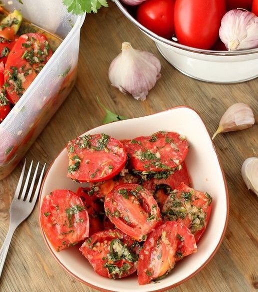 Пікантні помідори — смачна закуска за декілька хвилин! Помідори виходять просто дивовижні і неймовірно смачні!