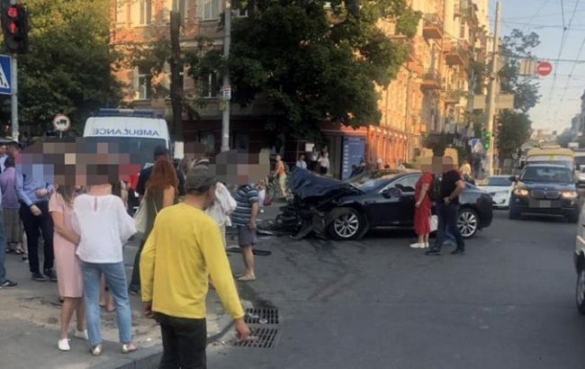 Моторошна ДТП в центрі Києва! водій в’їхав у натовп. Кількість постраждалих збільшилася!