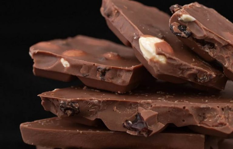 Варто знати! Деякі факти про користь та шкоду шоколаду!