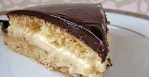 Бостонський кремовий торт – легкий і повітряний десерт не дуже жирний, при цьому соковитий і ніжний, з приємним ароматом ванілі і шоколаду!