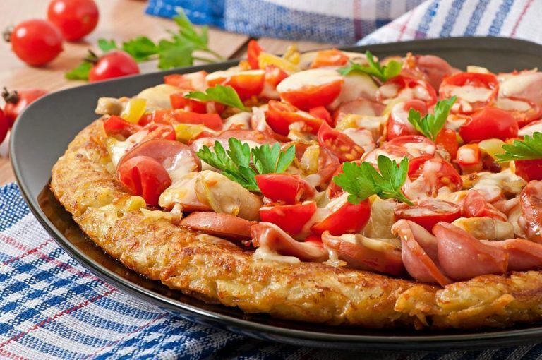 Картопляна піца на сковороді — швидка і ситна страва!