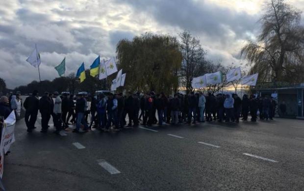 Протести сколихнули країну – люди перекривають дороги! Українці терміново звернулись до Зеленського!
