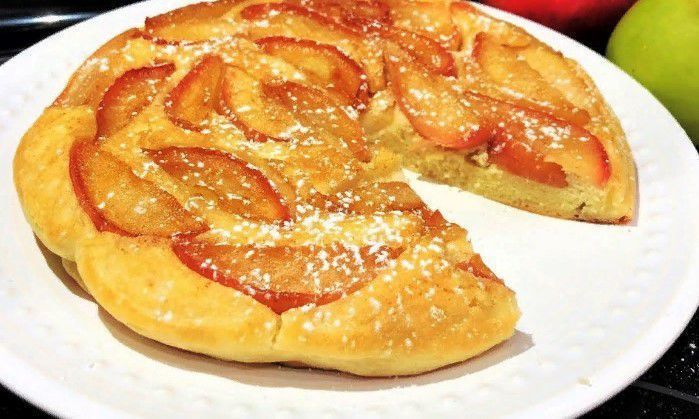 Швидкий яблучний пиріг на сковорідці! Пиріг готується швидко і сподобається усім!