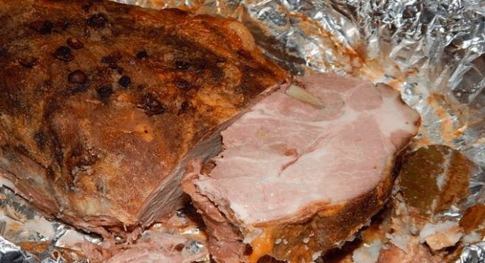 Якщо ви хоч раз приготуєте таке м’ясо, то купувати ковбасу перестанете назавжди! Неймовірно смачне м’ясо у фользі до вечері або на бутерброд!