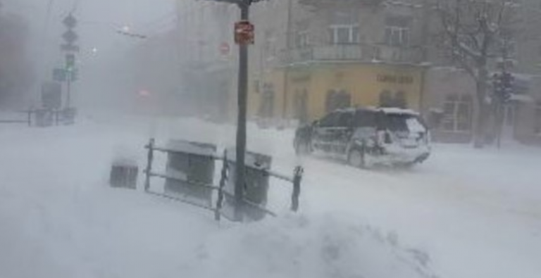 Будьте готовими! На Україну завтра насувається сніги! Буде холодніше ніж сьогодні: дивіться де чекати снігу та шквалів…