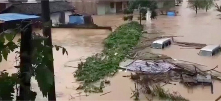Відео.”Місто затопило… Люди плачуть… Автомобілі попливли,тонуть…”Страшні зливи В Одесі сьогодні наробили великої Біди…