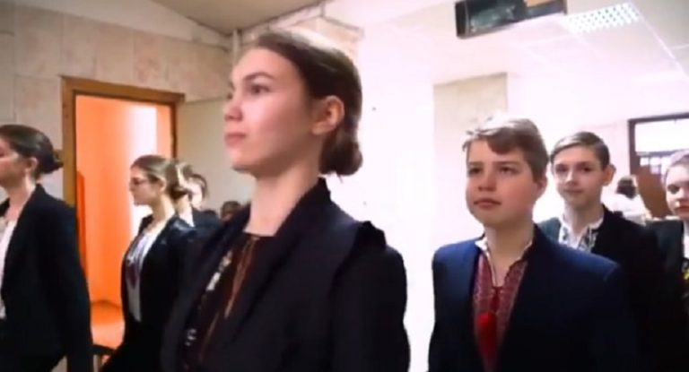 “Я з України!”: школярі зняли відео на підтримку української мови і “niдiрвали” мережу ВІДЕО