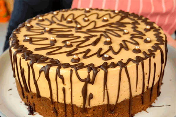 Неймовірно ніжний, в міру солодкий і дуже смачний тортик “Ніжність” стане прикрасою вашого столу!