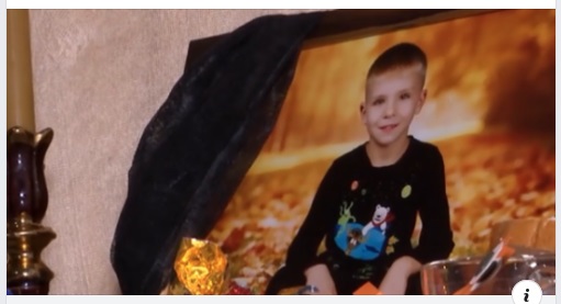 “Поки мій Сашко лежав мертвим інші веселились”: на відпочинку загинув 7-річний хлопчик (відео)