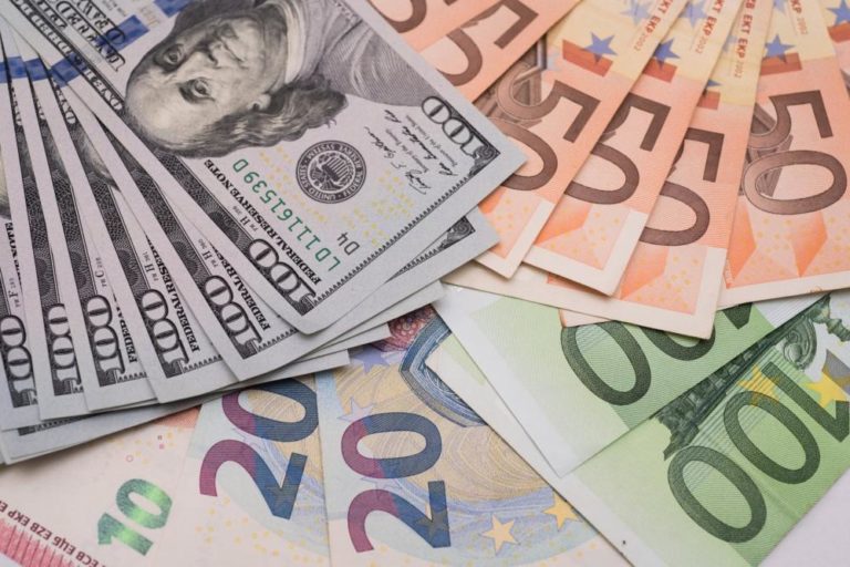 Вартість долара і євро знову змінилася! Скільки коштує валюта на закритті міжбанку!