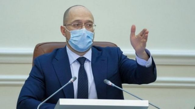 Прем’єр України Денис Шмигаль: якщо батьки не зможуть купувати маски для учнів, це зробить держава