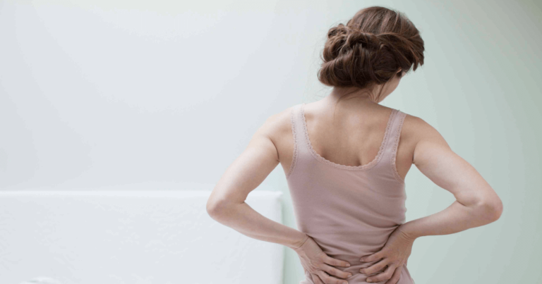 Названо 5 шкідливих звичок, через які часто болить спина!