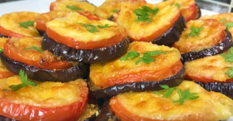 Смачні ароматні баклажани з помідорами і сиром в духовці!
