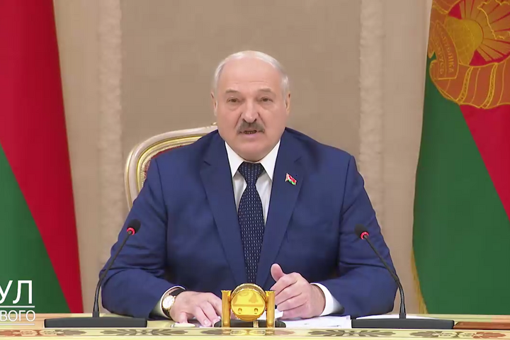 Поки Лукашенко інспектував Міноборони: у Білорусі з частини втік військовий та побіг у бік Литви
