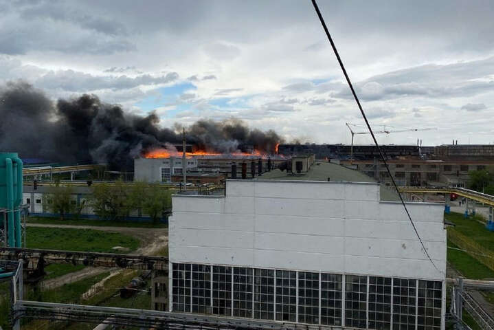 Росія знову в вогні: на Уралі загорівся великий завод (фото, відео)