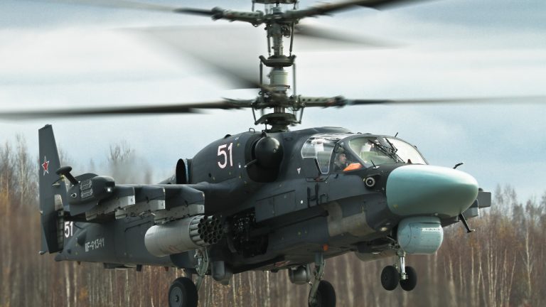 ЗСУ збuлu на Xарkівщuні вор0жuй гелікоnтeр Ka-52 (ВІДЕО)