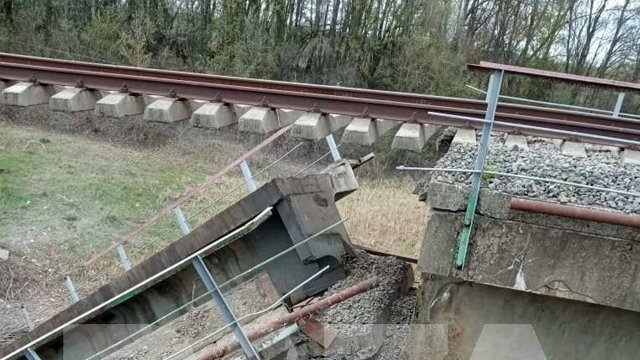 “На жаль”: губернатор Курської області назвав причину обвалу мосту біля кордону з Україною