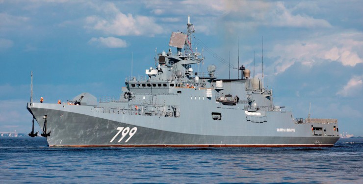 Приваблива мішень для ЗСУ: з’явилися фото та відео фрегата “Адмірал Макаров”, що горить