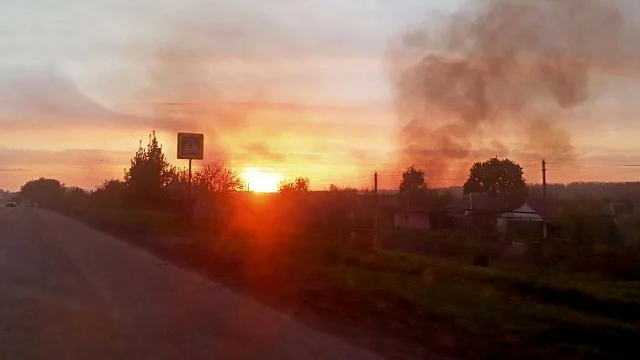 Почалася пожежа: у російському селі під Бєлгородом прогриміли вибухи
