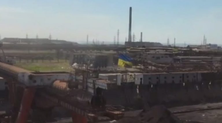 Це перемога! Наші морпіхи здолали ворога і вивісили Український прапор над Заводом, ВІДЕО від якого Серце розривається від гордості та болю одночасно!!!